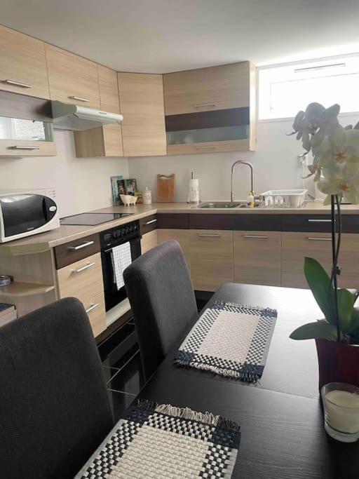 Apartamento Cozy Ground Floor In Nature, By Driving 300 Metres Of Gravel Road On Top Of The Hill