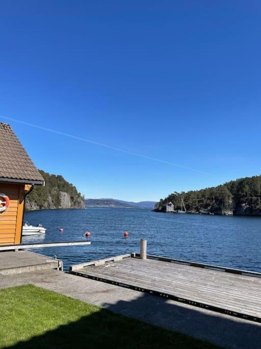 Cozy Ground Floor In Nature, By Driving 300 Metres Of Gravel Road On Top Of The Hill Apartamento Lunde (Hordaland)