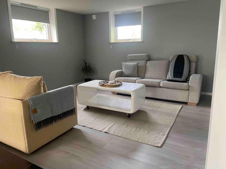 Cozy Ground Floor In Nature, By Driving 300 Metres Of Gravel Road On Top Of The Hill Apartamento Lunde (Hordaland)
