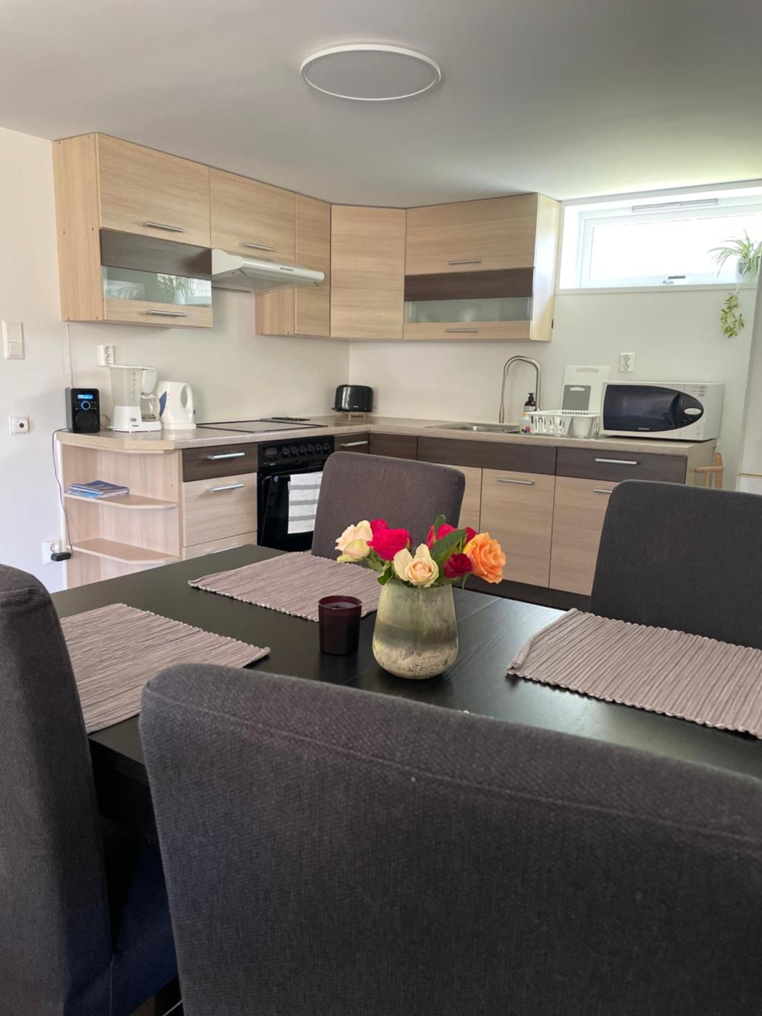 Apartamento Cozy Ground Floor In Nature, By Driving 300 Metres Of Gravel Road On Top Of The Hill Lunde (Hordaland)